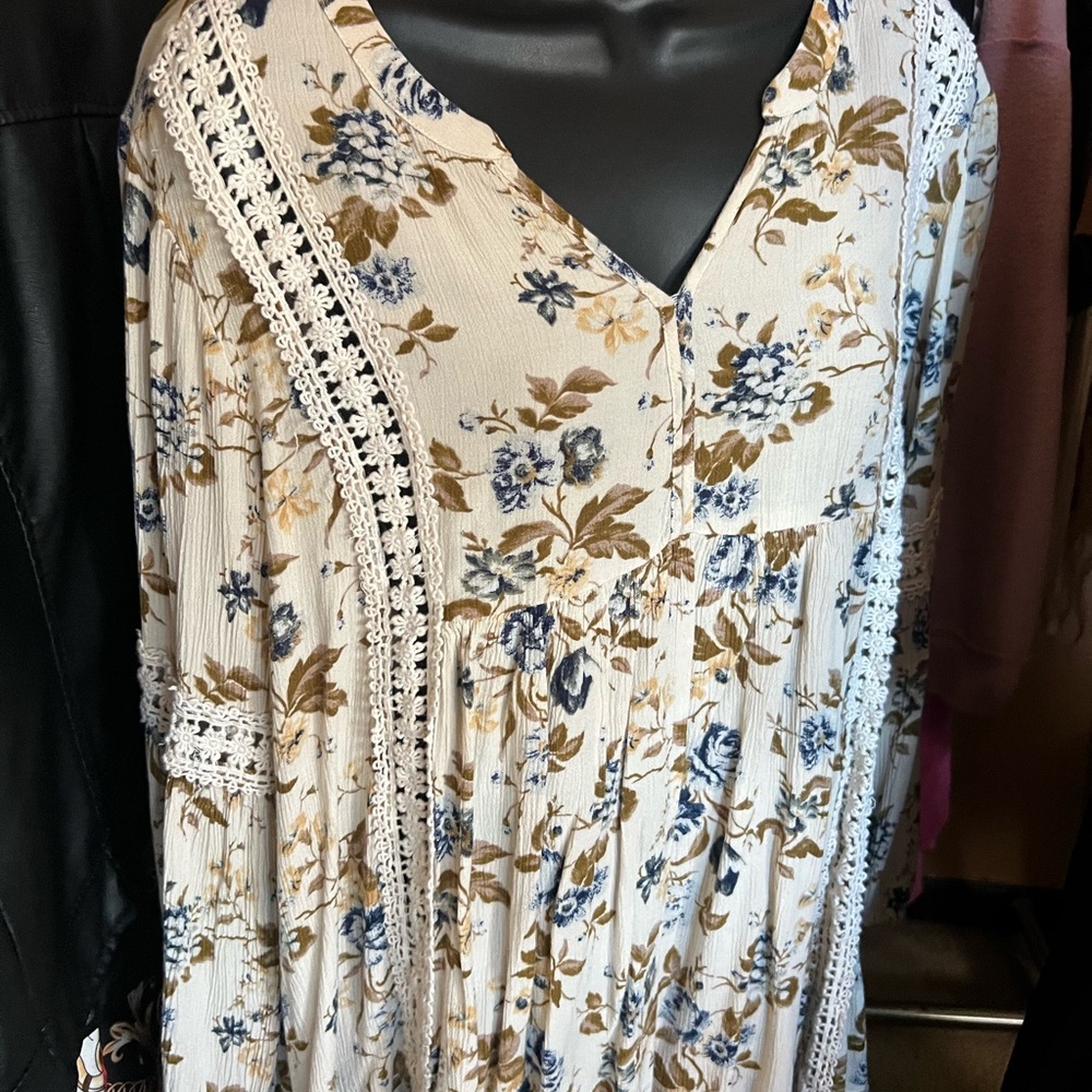 American Eagle Outfitters Floral  top